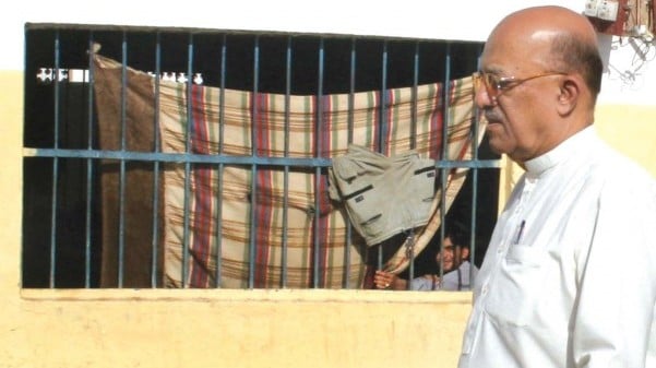 Prisoners build own hospital in jail