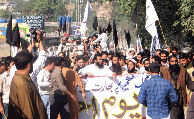 Black day in Kashmir: Protesters urged to breach LoC
