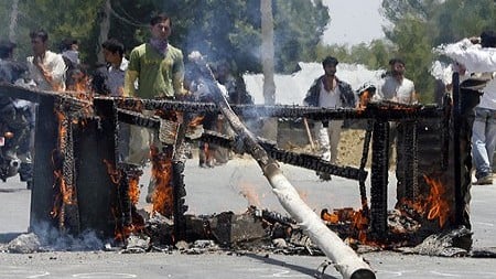 Curfew widened in Kashmir after civilian deaths