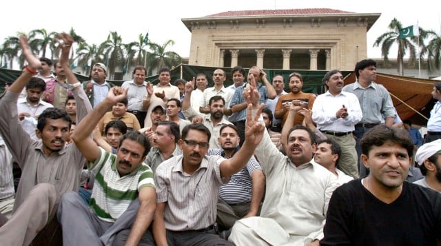 Journalists sit it out