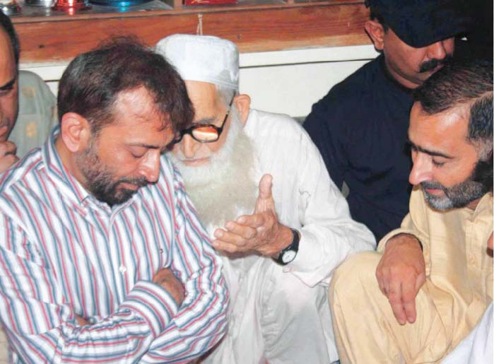 Shahbaz, Sattar visit home of lyching victims