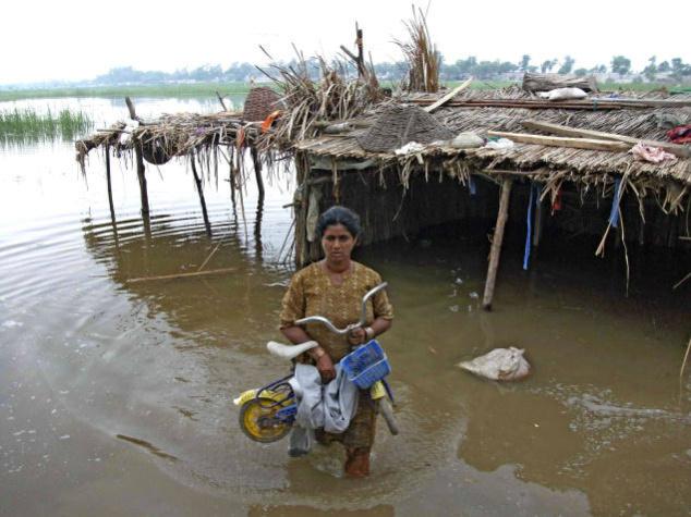 Floods and selective silence in the blogosphere