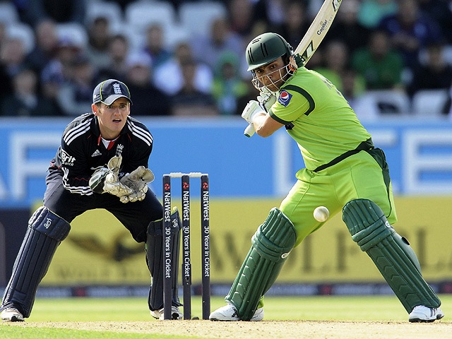 England win by four wickets