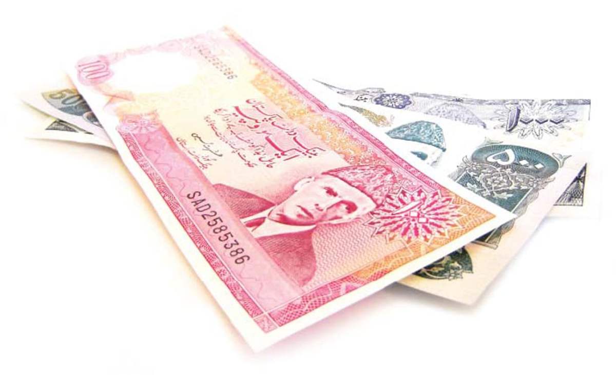 Rupee recovers from low, overnight rates flat
