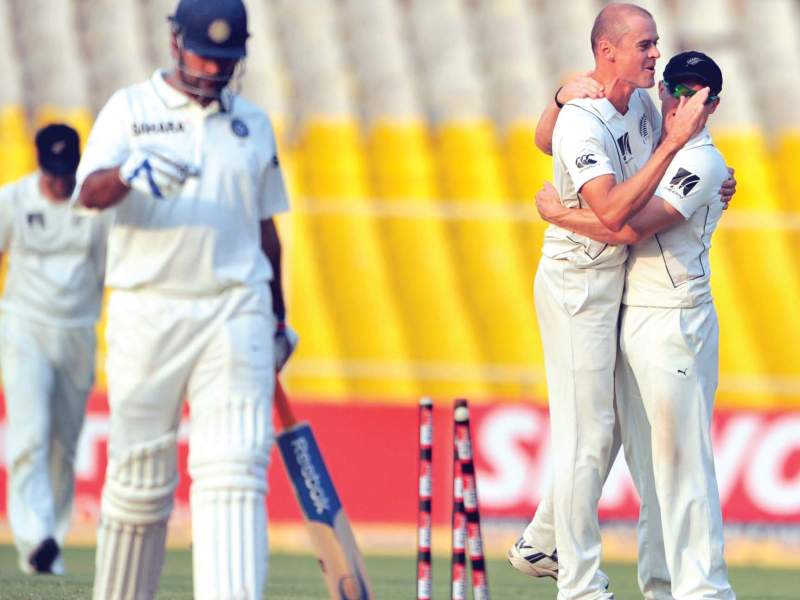 Five-wicket Martin inspires New Zealand