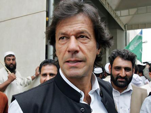 Government is letting SC down: Imran Khan