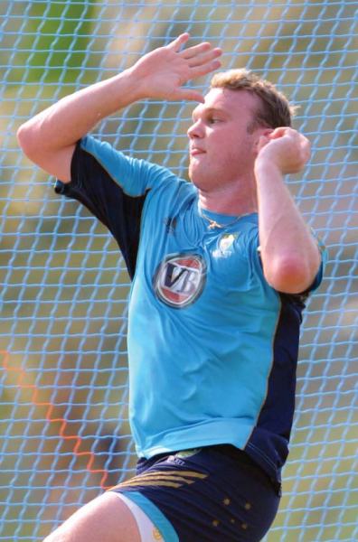 Clarke blames dew for ODI defeat