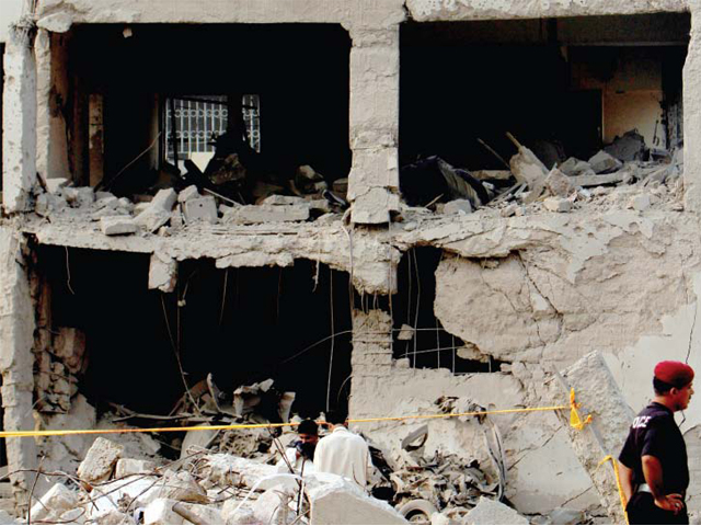 Employees at offices near blast site resume work