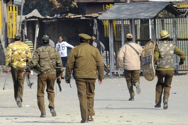 Clashes in IHK as Eid prayers erupt into protests