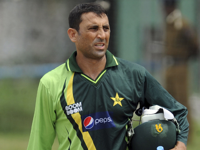 Ton-up Younus helps Pakistan draw first Test
