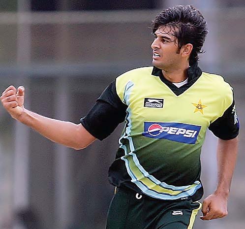 Karachi Blues struggle against Sialkot