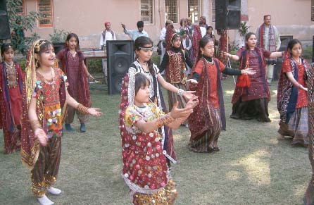 Snakes turn up to celebrate culture in Sukkur with heaps of charm