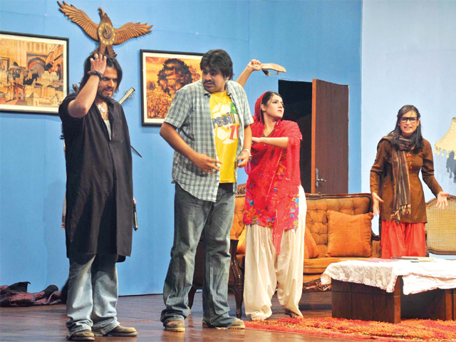 Hilarious play brings crowd to its feet