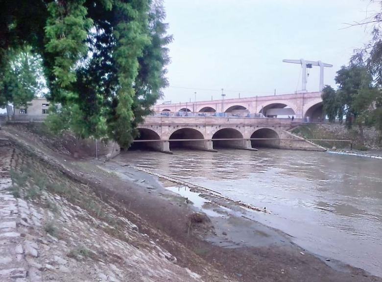 Sukkur Barrage maintenance: Six houses collapse as water flows downstream