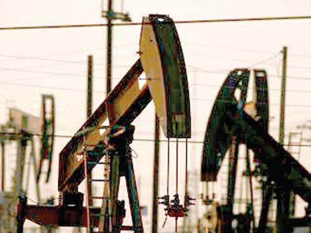Oil pipeline explodes in Memon Goth