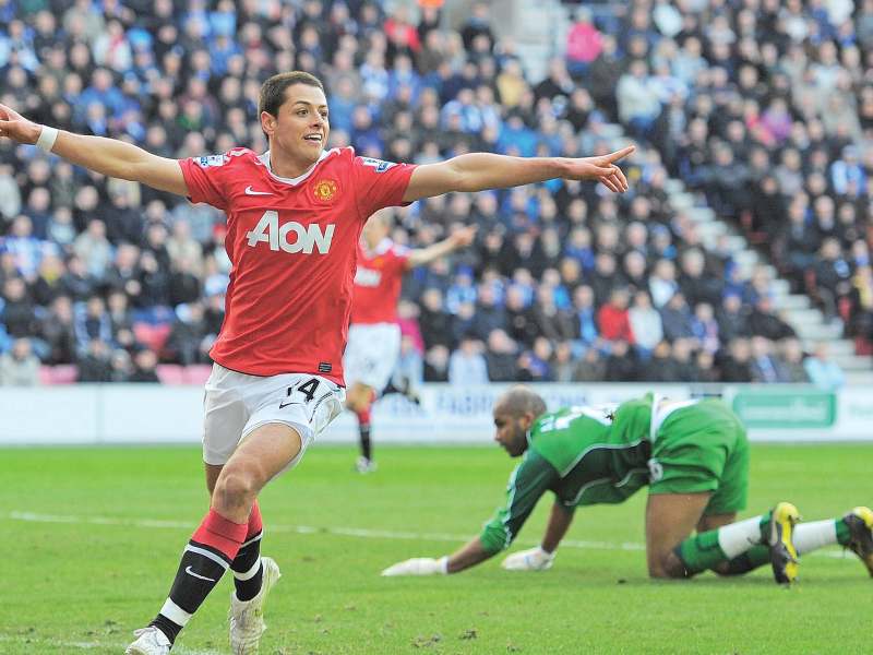 Hernandez’s double keeps United in the lead