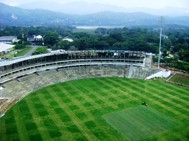 Pakistan should strategise according to venue