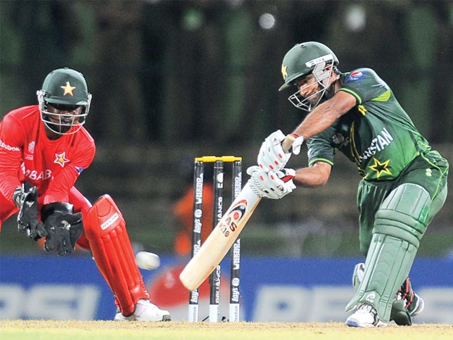 Shafiq guides Pakistan’s chase