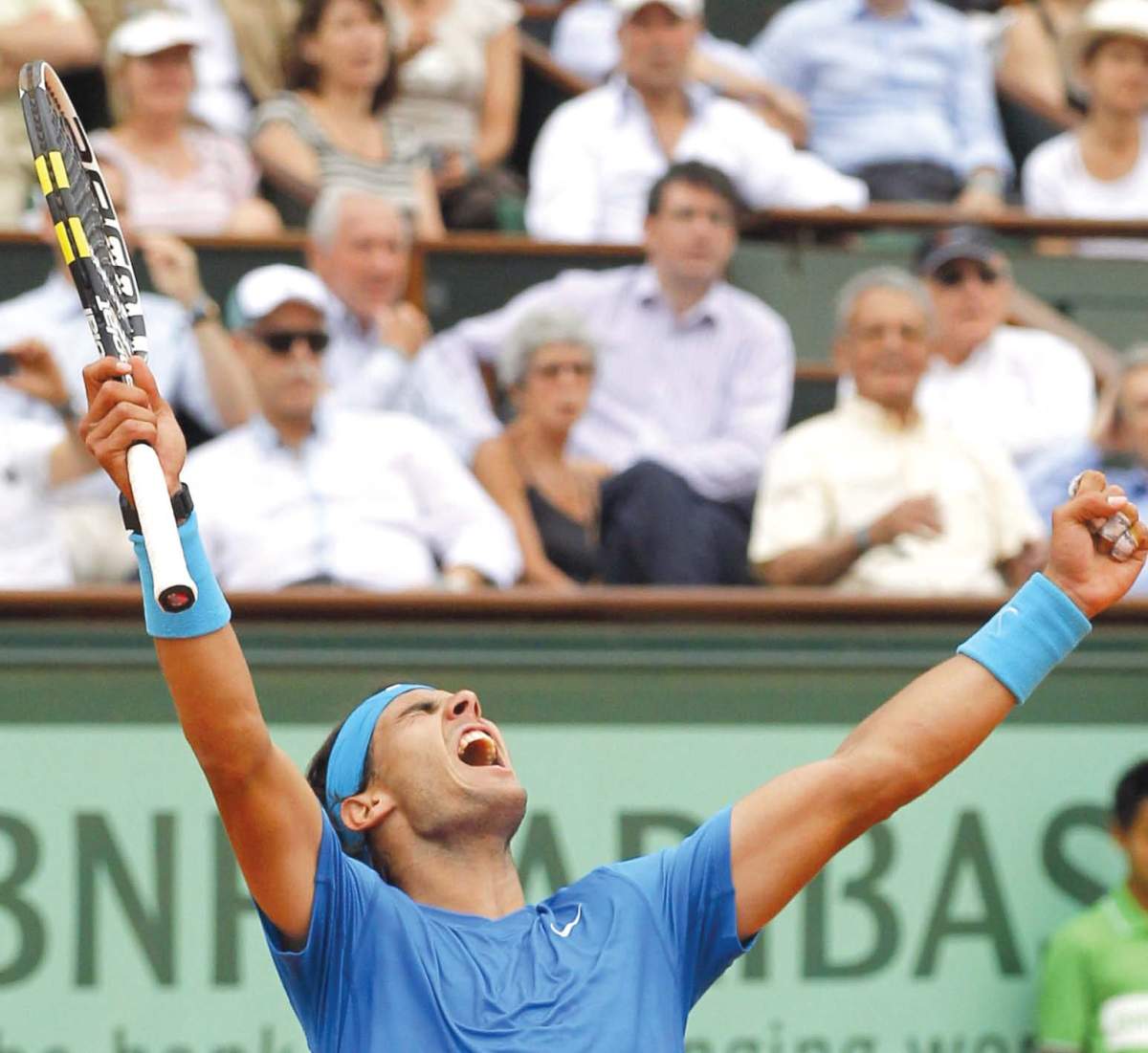 Nadal into final as Murray crashes