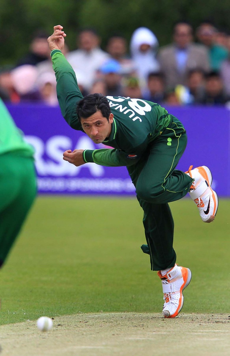 Junaid signs for Lancashire