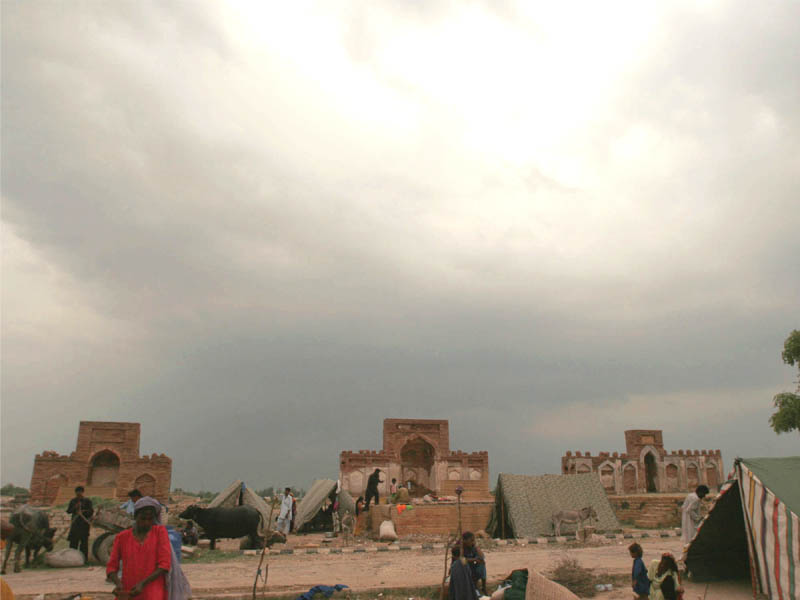 Repatriated flood survivors: Back in the camps, it was better for the women