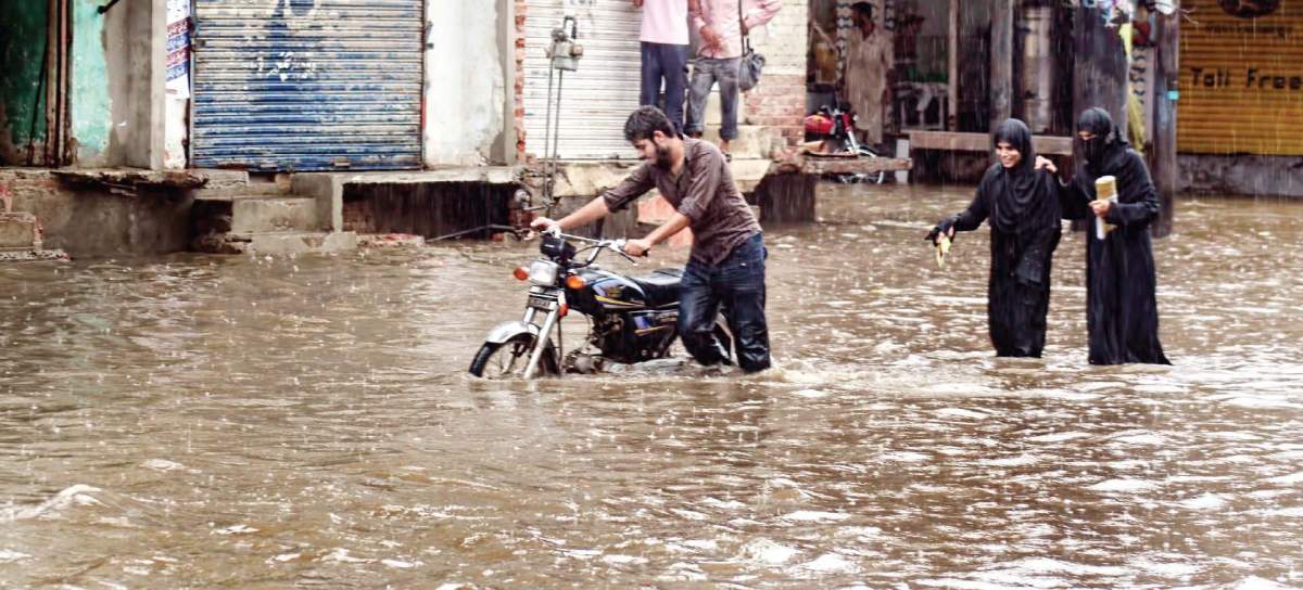 Monsoon Monday: Lahoris struggle to cope with 12 hours of rain