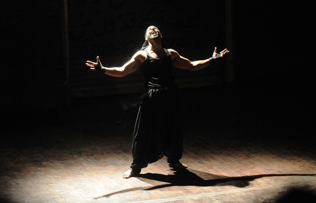 Karachi musical makes song and dance of gang wars