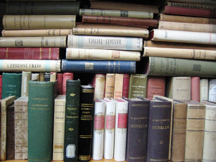 A short, myopic and utterly biased guide to bookstores in Lahore