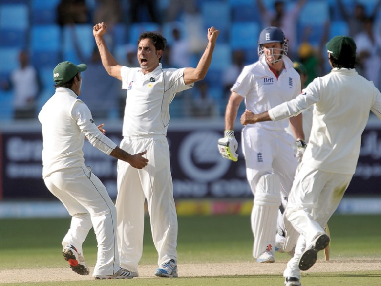 3rd Test: Rehman spins Pakistan into contention