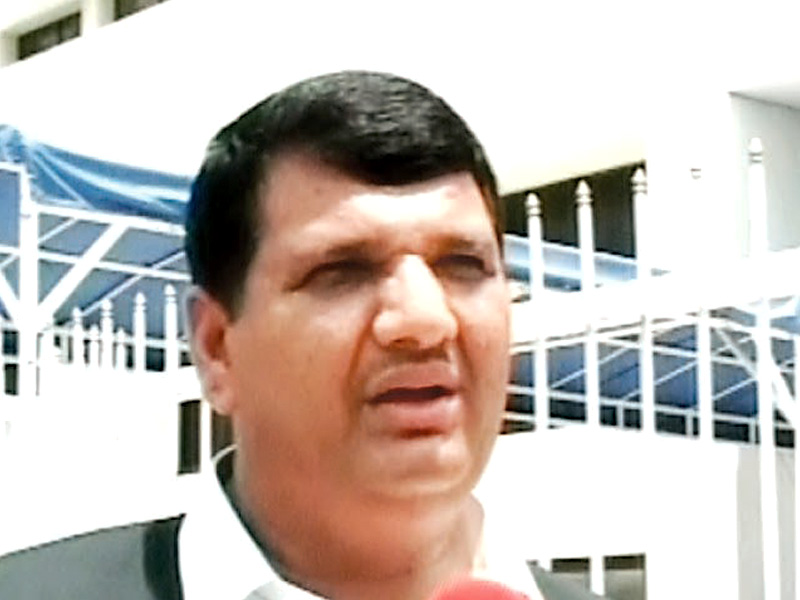 PML-N throws bait: PTI claims rejecting Amir Muqam’s joining terms