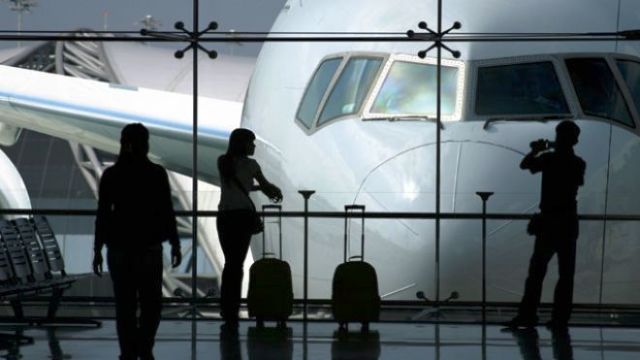 Airport travelers: Friends afar