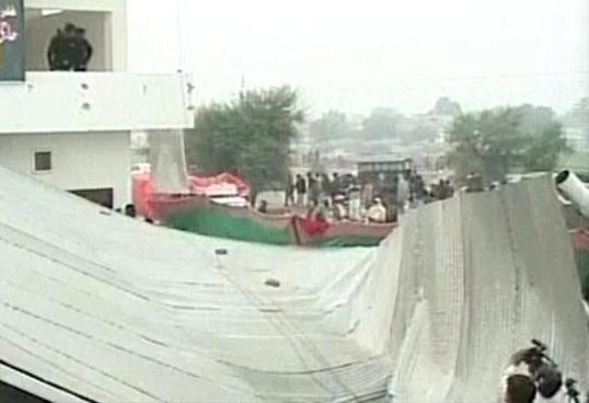 Steel shed at PTI’s Layyah rally falls over, few injured