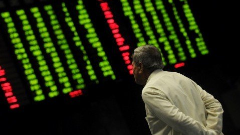 Trade volumes fell to 142 million shares compared with Thursday’s tally of 273 million shares. PHOTO: (AFP)