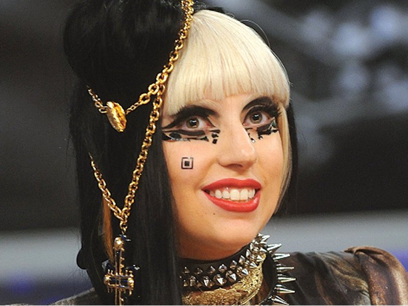Gaga’s former assistant Jennifer O’Neill has claimed that she did over 7,000 hours of overtime, which she was never paid for.