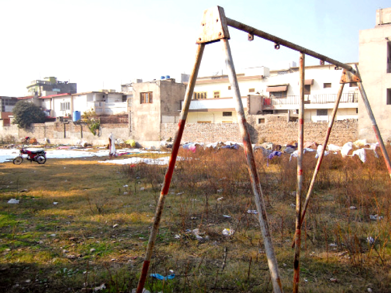 A view of an abandoned park in Rawalpindi. PHOTO: MUHAMMAD JAVAID / EXPRESS