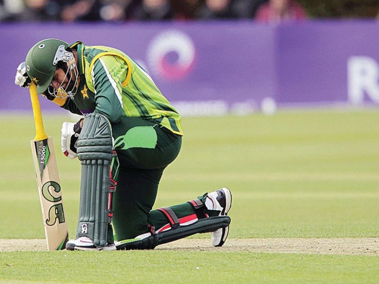 Conforming to the unanimous outrage over Pakistan’s mediocre batting, Whatmore stated that low scoring was the reason for the team’s failure. PHOTO: AFP
