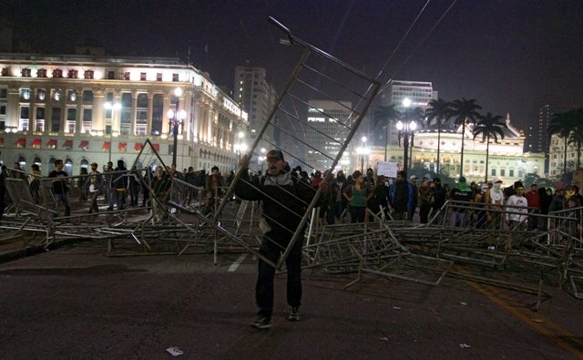 Brazilian police clashed with protesters Thursday ahead of a Confederations Cup semi-final. PHOTO: AFP