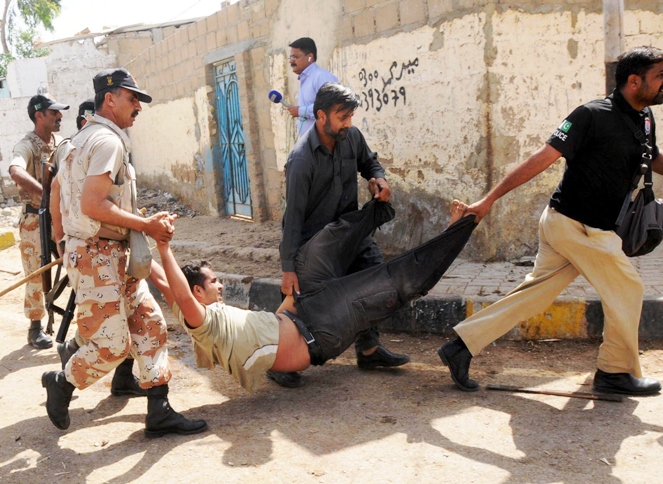 Ranger arresting suspects involved in a clash between two groups. PHOTO: RASHID AJMERI/EXPRESS