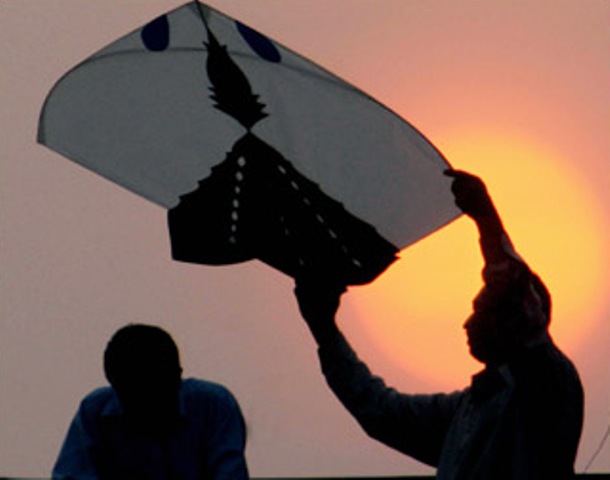 Kite lovers defy Basant ban