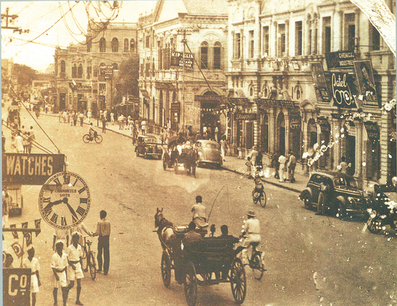 One of the first tasks undertaken by the British was the construction of the Sindh-Pishin Railway line (above). A busy street in Karachi where horse-driven buggies ran side-by-side with motor vehicles (below). PHOTO: COURTESY ‘A MONOGRAPH OF SINDH THROUGH THE CENTURIES’