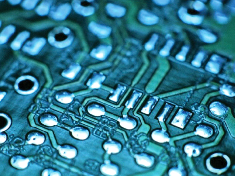 The database solutions giant has 1,100 customers using different technologies, applications, and middleware. PHOTO: FILE