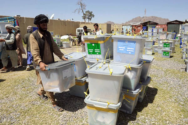 Afghan election commission workers unload ballot boxes. PHOTO: AFP