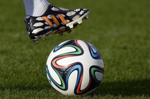 Despite being wholly dedicated to their own professions, the sports fraternity of Pakistan is keen to voice its opinion on who deserves the most hype. PHOTO: AFP