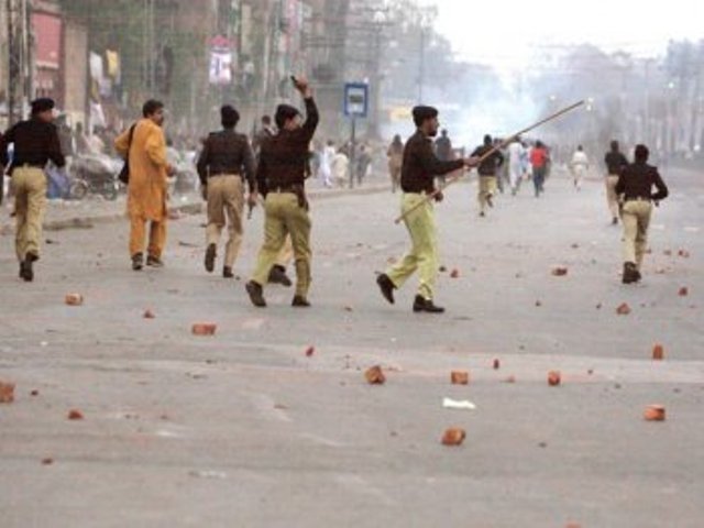 An Express News screengrab of police trying to disperse the protesters.
