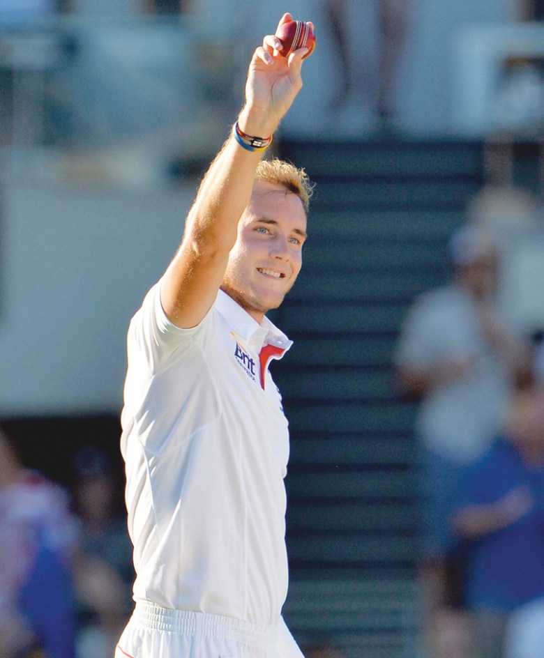 Six-wicket Broad to undergo knee surgery