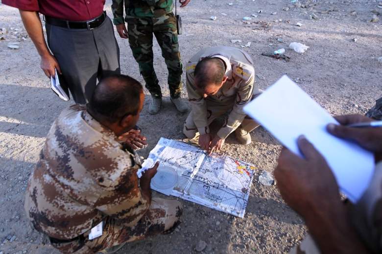 IS fighters intensify attack on Syria border town