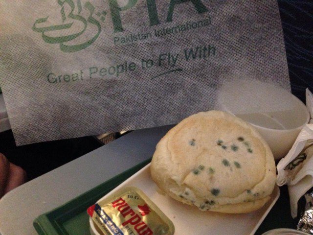 Business-class tickets for a stale bun – A fair compensation?