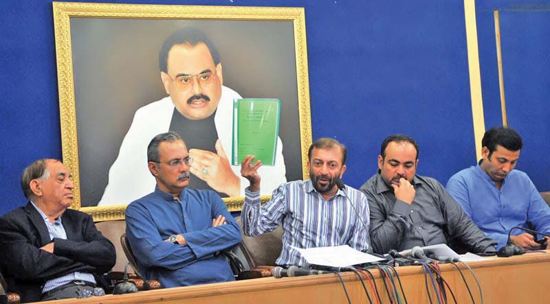 Blames PPP-led government for conspiracy, seeks explanation from Sindh government. PHOTO: MOHAMMAD NOMAN/EXPRESS