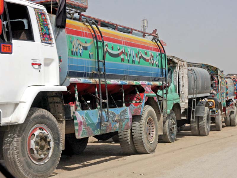 Water tankers wait to fill up from a hydrant near Safoora Goth on Wednesday. With increasing demand, tanker owners have increased their rates. PHOTO: ATHAR KHAN/EXPRESS