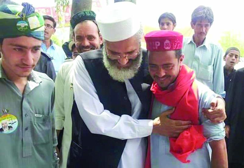 JI Ameer Sirajul Haq welcomes an ANP supporter as he comes in to cast his vote. PHOTO: INP